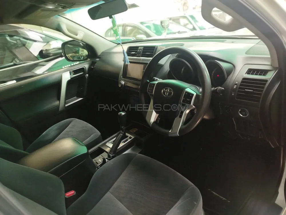Toyota Prado 2016 for Sale in Multan Toyota Prado 2016 for Sale in Multan Image-4