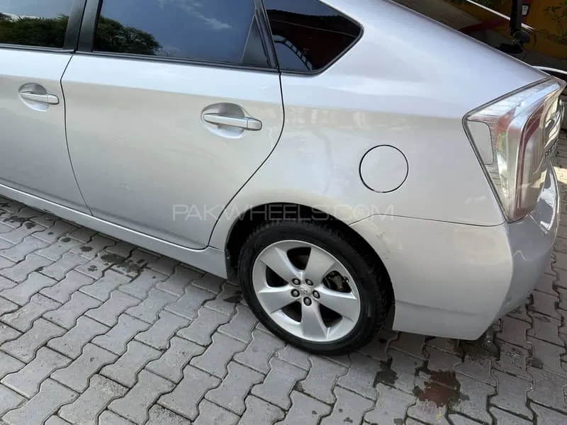 Toyota Prius 2013 for Sale in Lahore Image-1