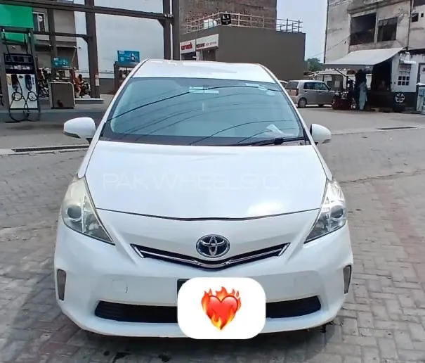 Toyota Prius Alpha 2011 for Sale in Rawalpindi Image-1