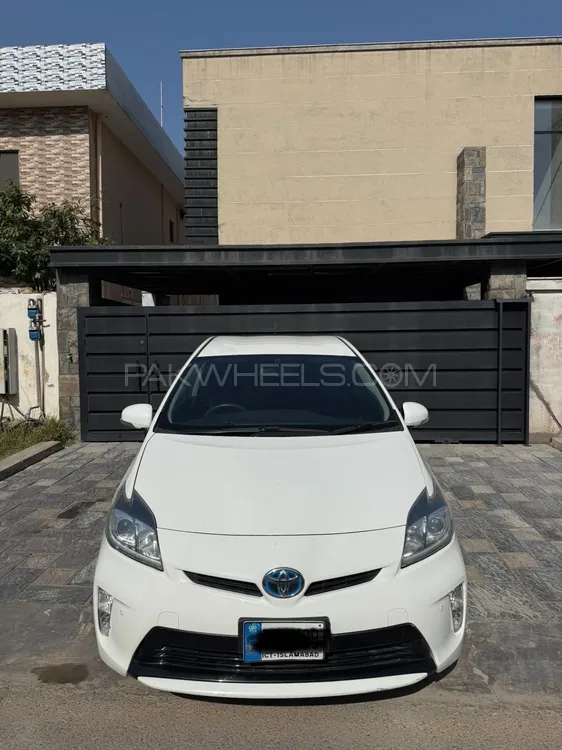 Toyota Prius 2015 for Sale in Islamabad Image-1