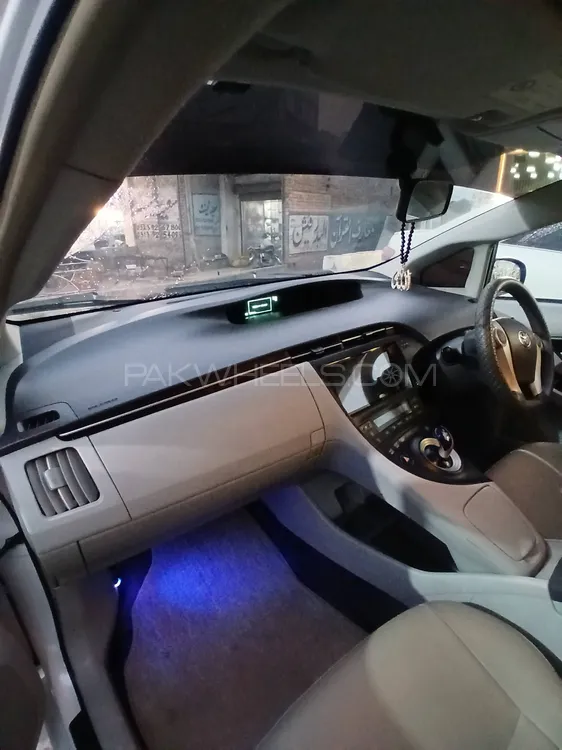 Toyota Prius 2010 for Sale in Peshawar Image-1