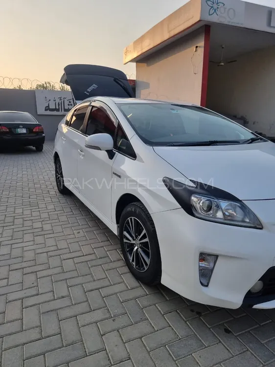 Toyota Prius 2013 for Sale in Mardan Image-1