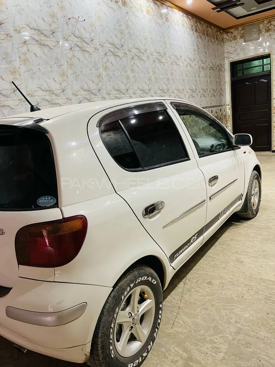 Toyota Vitz 2004 for Sale in Peshawar Image-1