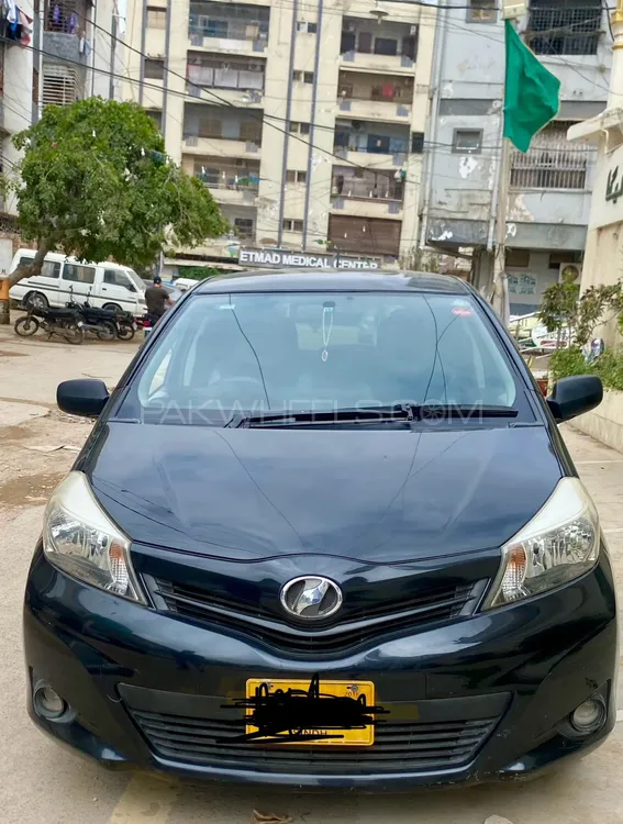 Toyota Vitz 2012 for Sale in Karachi Image-1