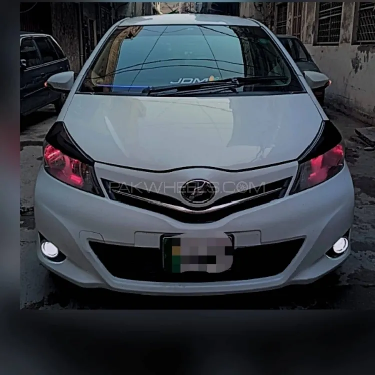 Toyota Vitz 2013 for Sale in Lahore Image-1