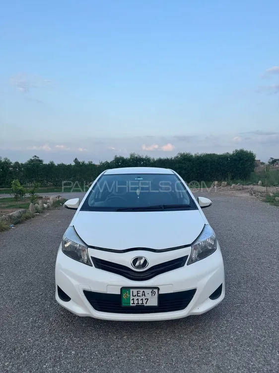 Toyota Vitz 2013 for Sale in Peshawar Image-1