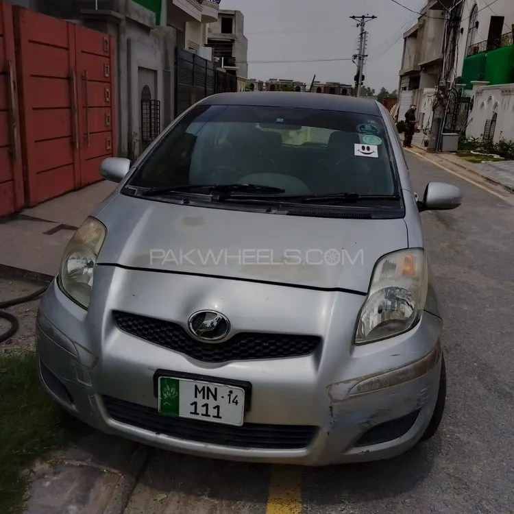 Toyota Vitz 2010 for Sale in Multan Image-1