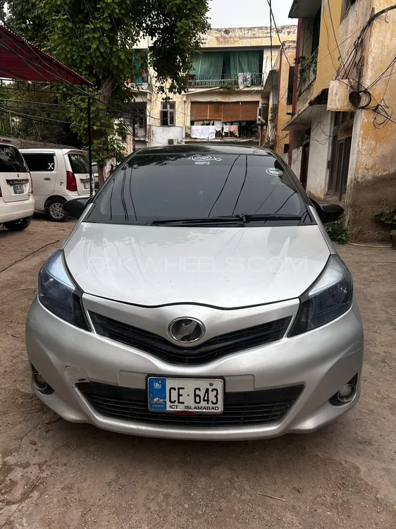 Toyota Vitz 2011 for Sale in Peshawar Image-1