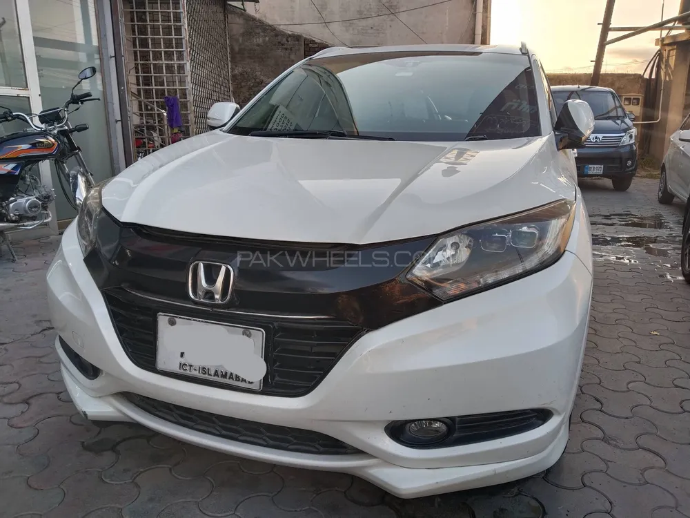 Honda Vezel 2015 for Sale in Islamabad Image-1