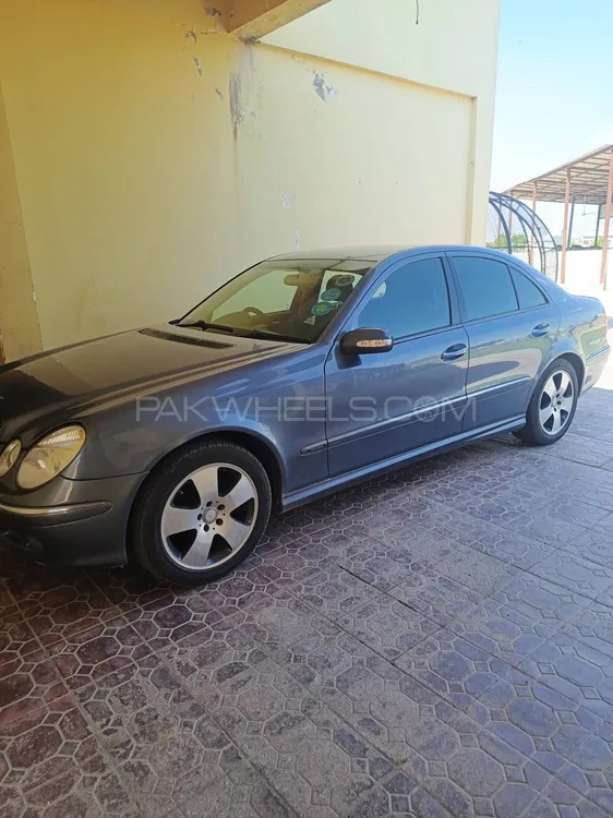 Mercedes Benz E Class 2004 for Sale in Wah cantt Image-1