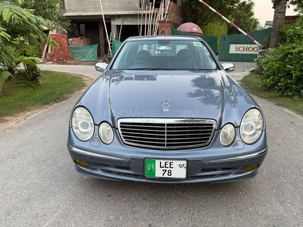 Mercedes Benz E Class 2004 for Sale in Lahore Image-1