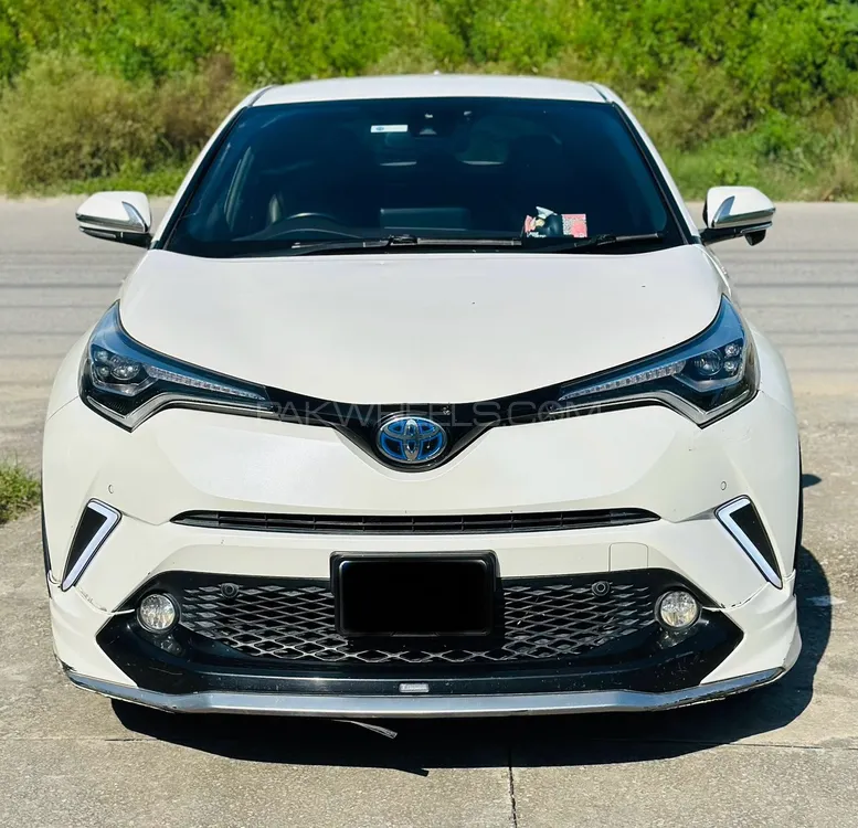 Toyota C-HR 2017 for Sale in Islamabad Image-1