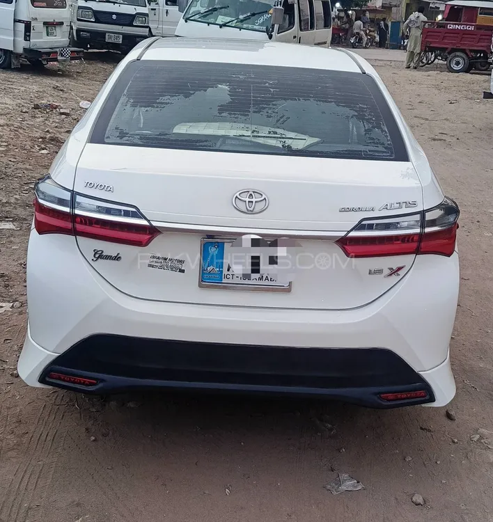 Toyota Corolla 2018 for Sale in Fateh Jang Image-1