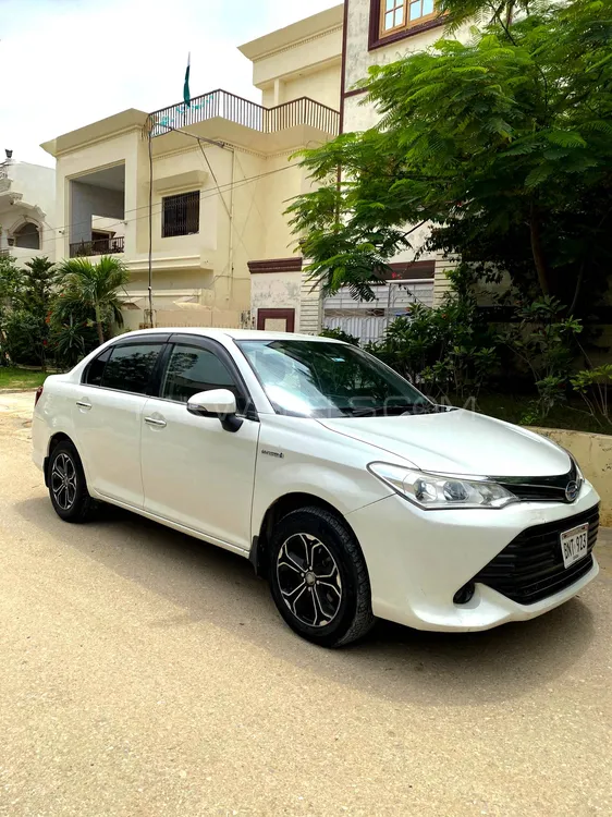 Toyota Corolla Axio 2016 for Sale in Karachi Image-1