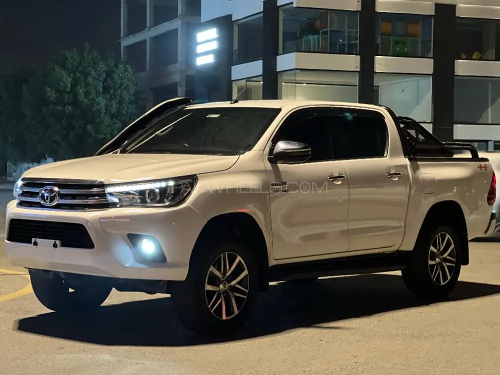 Toyota Hilux 2020 for Sale in Sialkot Image-1