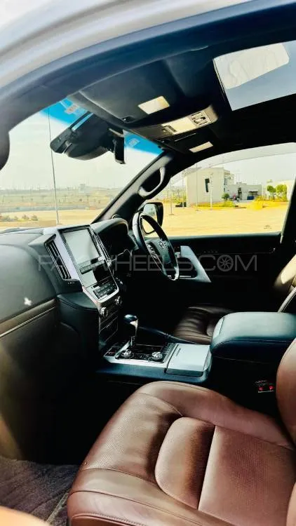 Toyota Land Cruiser 2019 for Sale in Jhelum Toyota Land Cruiser 2019 for Sale in Jhelum Image-9