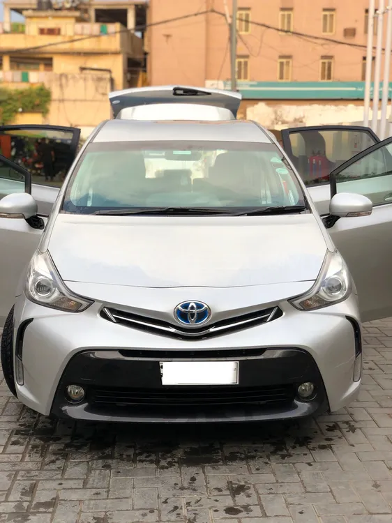Toyota Prius Alpha 2011 for Sale in Lahore Image-1