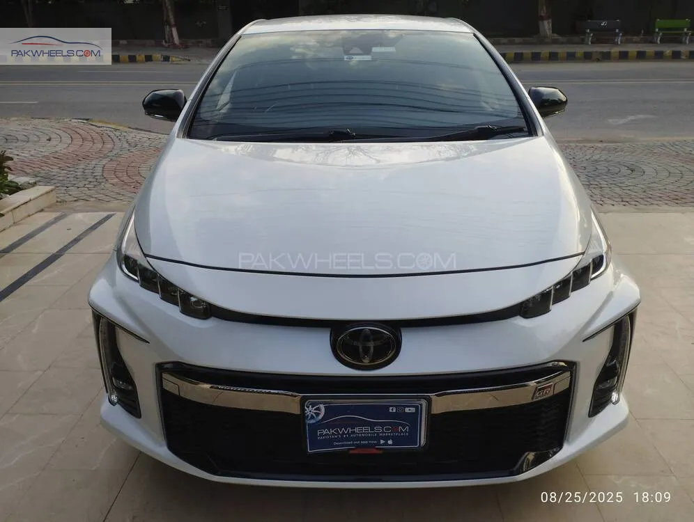 Toyota Prius 2020 for Sale in Peshawar Image-1