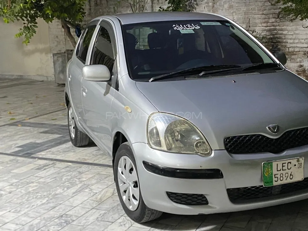 Toyota Vitz 2004 for Sale in Mardan Image-1