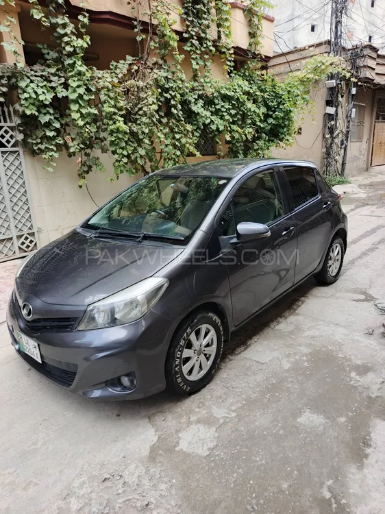 Toyota Vitz 2012 for Sale in Islamabad Image-1