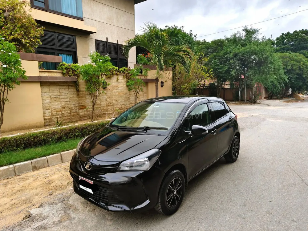 Toyota Vitz 2014 for Sale in Karachi Image-1