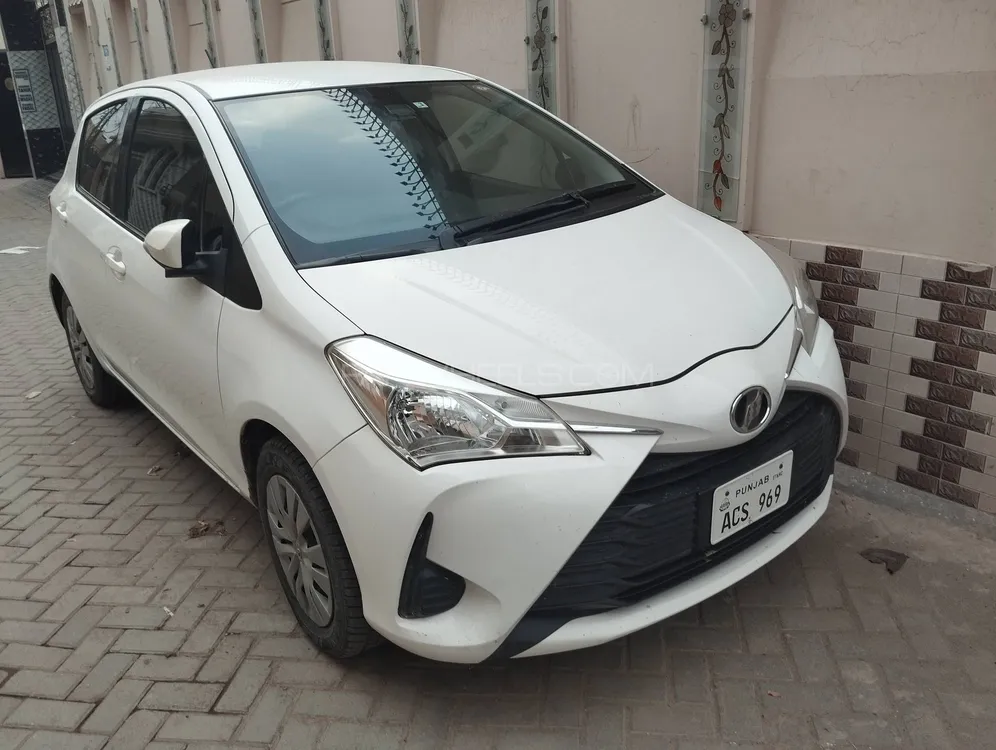 Toyota Vitz 2017 for Sale in Multan Image-1
