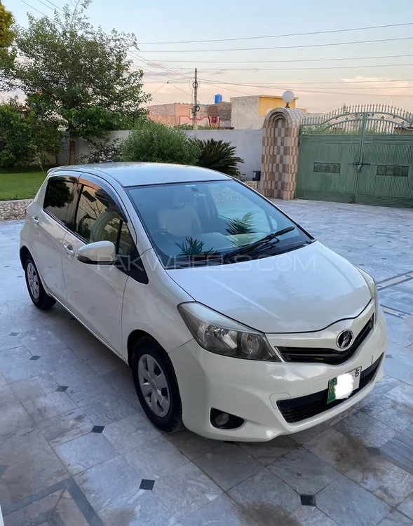 Toyota Vitz 2012 for Sale in Islamabad Image-1