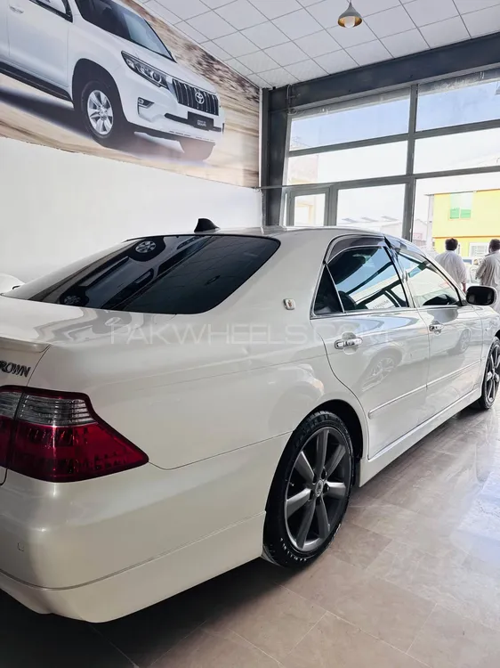 Toyota Crown 2005 for Sale in Islamabad Image-1