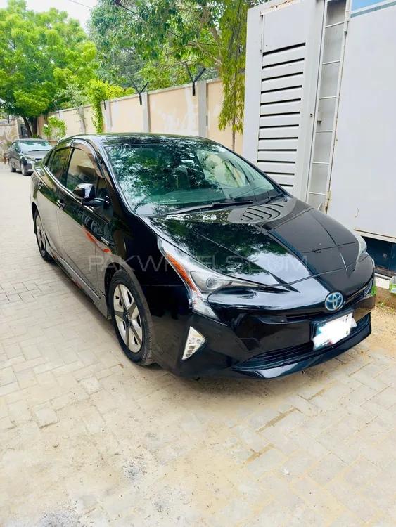 Toyota Prius 2017 for Sale in Karachi Image-1