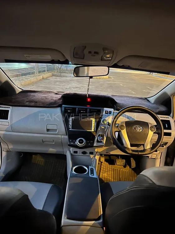 Toyota Prius Alpha 2012 for Sale in Karachi Image-1