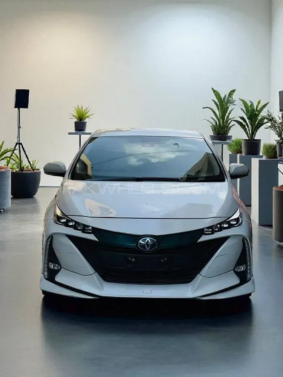 Toyota Prius 2017 for Sale in Karachi Image-1