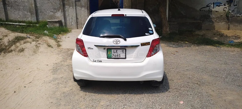 Toyota Vitz 2011 for Sale in Okara Image-1