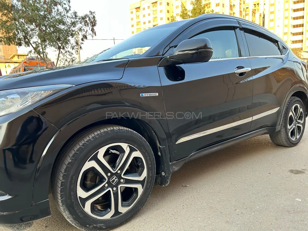 Honda Vezel 2015 for Sale in Karachi Image-1