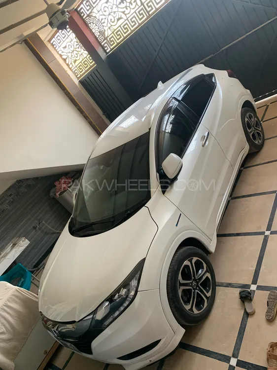 Honda Vezel 2016 for Sale in Peshawar Image-1