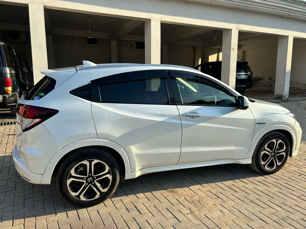 Honda Vezel 2015 for Sale in Taxila Image-1