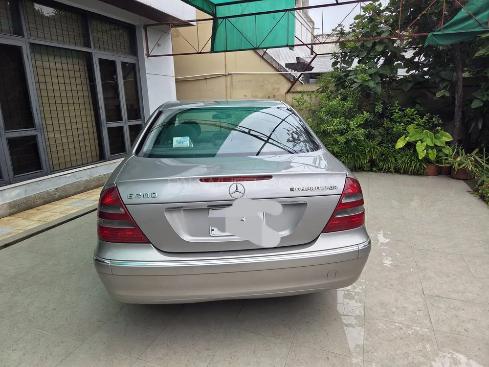 Mercedes Benz E Class 2004 for Sale in Lahore Image-1