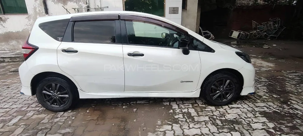 Nissan Note 2018 for Sale in Lahore Image-1