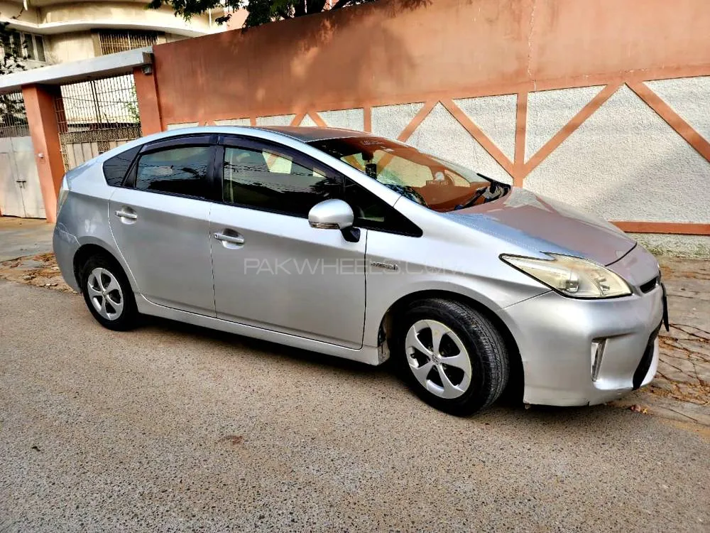 Toyota Prius 2013 for Sale in Karachi Image-1