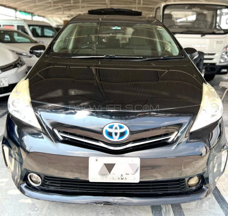 Toyota Prius Alpha 2012 for Sale in Islamabad Image-1