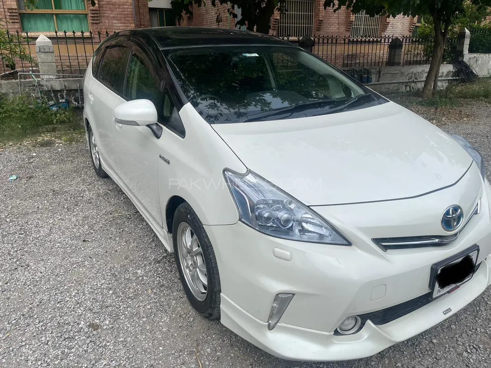 Toyota Prius Alpha 2012 for Sale in Islamabad Image-1