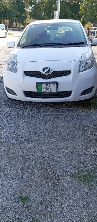 Toyota Vitz 2009 for Sale in Mardan Image-1