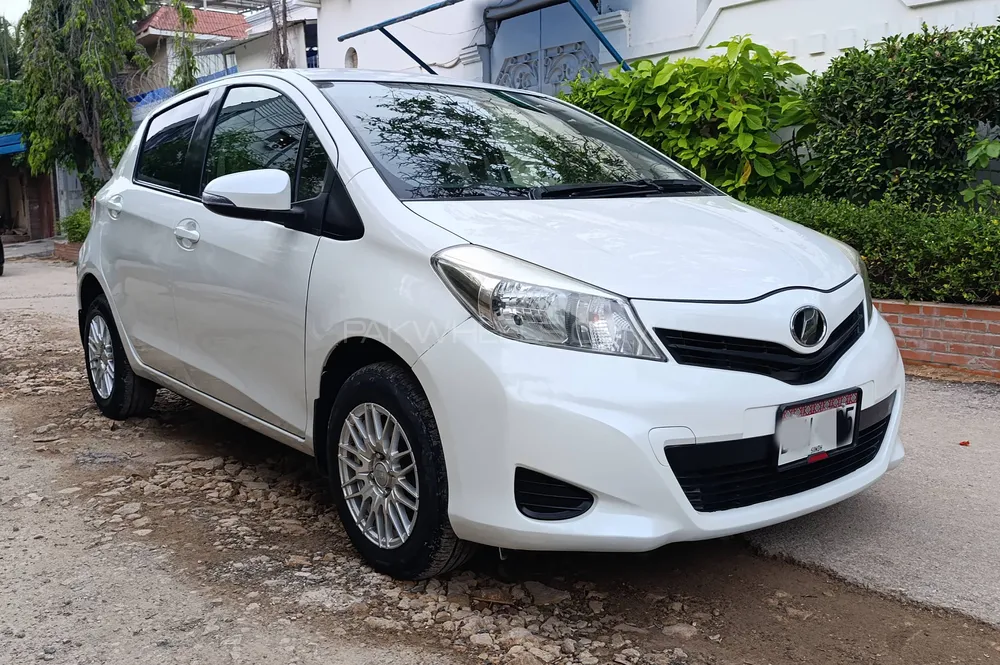Toyota Vitz 2012 for Sale in Karachi Image-1