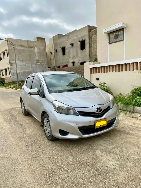 Toyota Vitz 2014 for Sale in Karachi Image-1