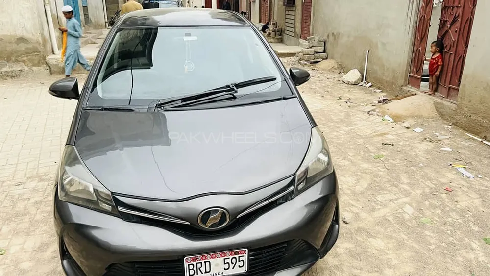 Toyota Vitz 2014 for Sale in Karachi Image-1