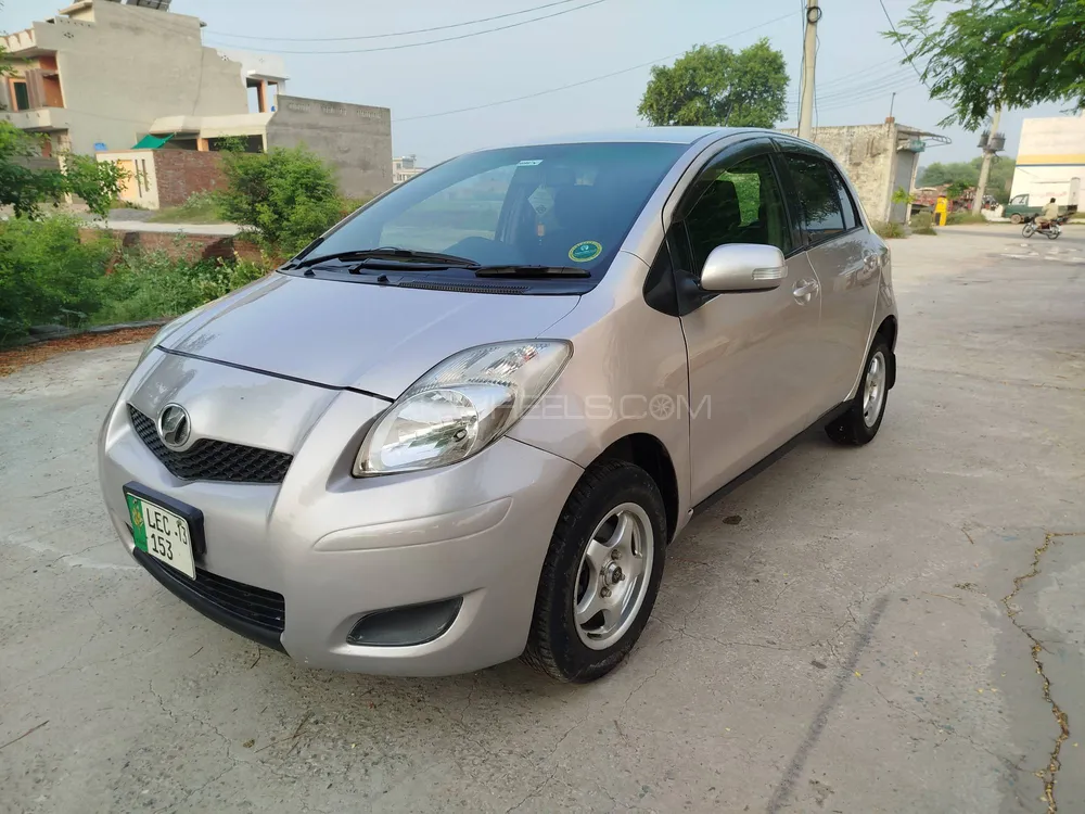 Toyota Vitz 2013 for Sale in Lahore Image-1