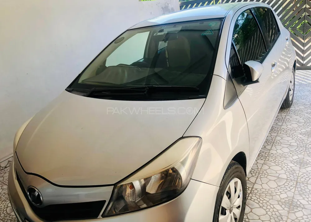 Toyota Vitz 2017 for Sale in Lahore Image-1