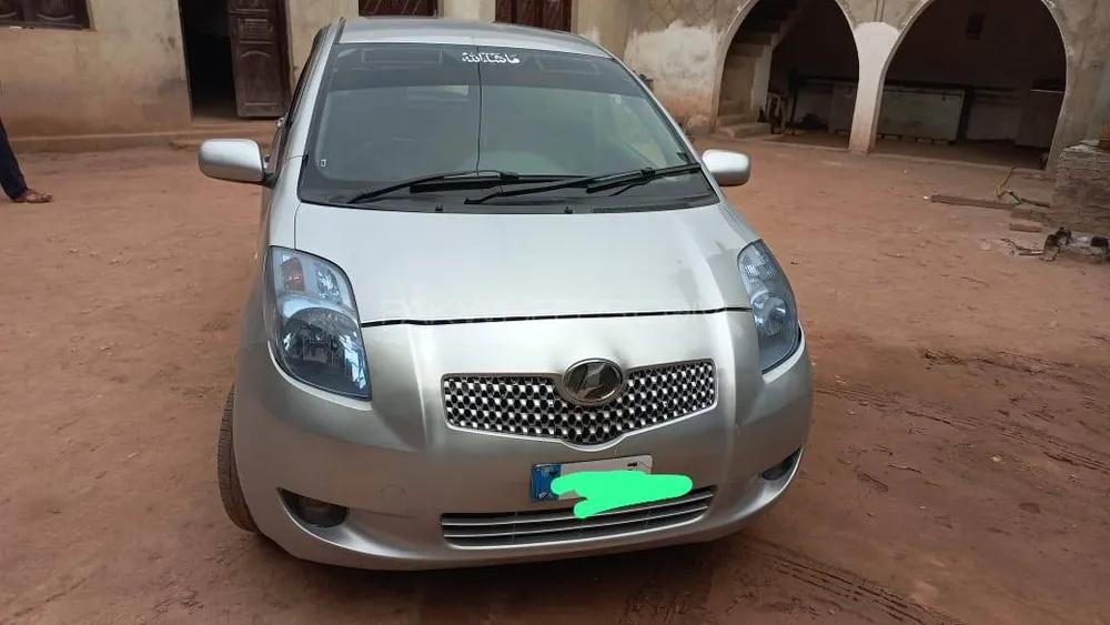 Toyota Vitz 2005 for Sale in Peshawar Image-1