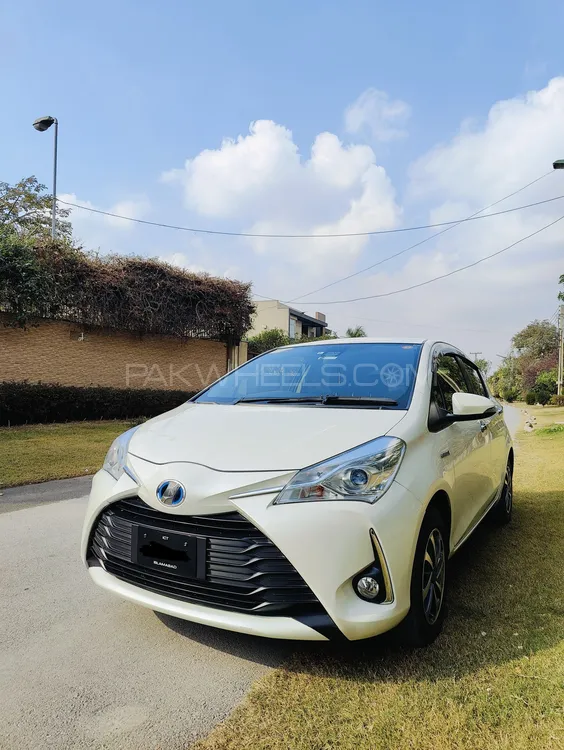 Toyota Vitz 2018 for Sale in Peshawar Image-1