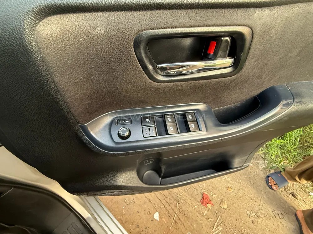 Toyota Voxy 2014 for Sale in Lahore Toyota Voxy 2014 for Sale in Lahore Image-14