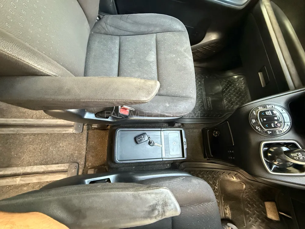 Toyota Voxy 2014 for Sale in Lahore Toyota Voxy 2014 for Sale in Lahore Image-19